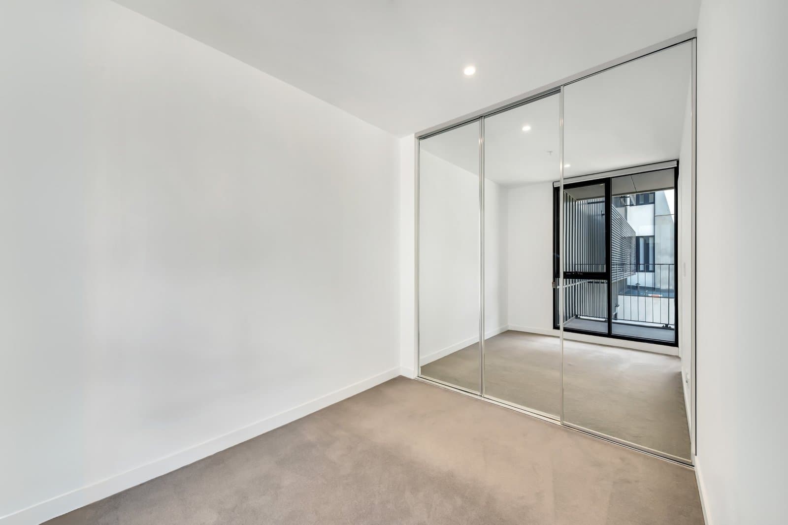 Contact-Free Office Reception Entry